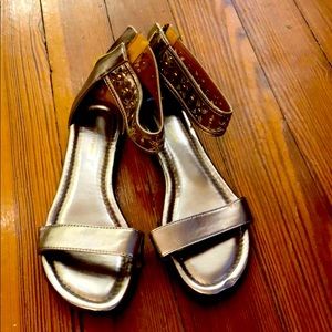 Adrienne vittadini sandals flat